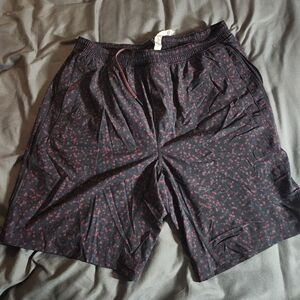 Lululemon Athletica Black and Red Patterned Shorts EUC XL